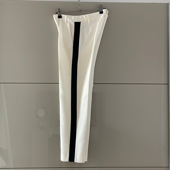 White classy pants. - Picture 1 of 4